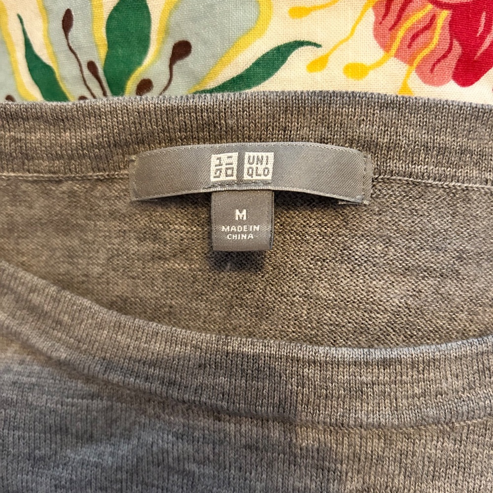 Uniqlo Merino wool sweater - Picture 2 of 4